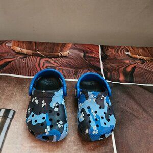 Toddler Crocs Unisex-Child Duet Max Ii camo Clog SZ 4
